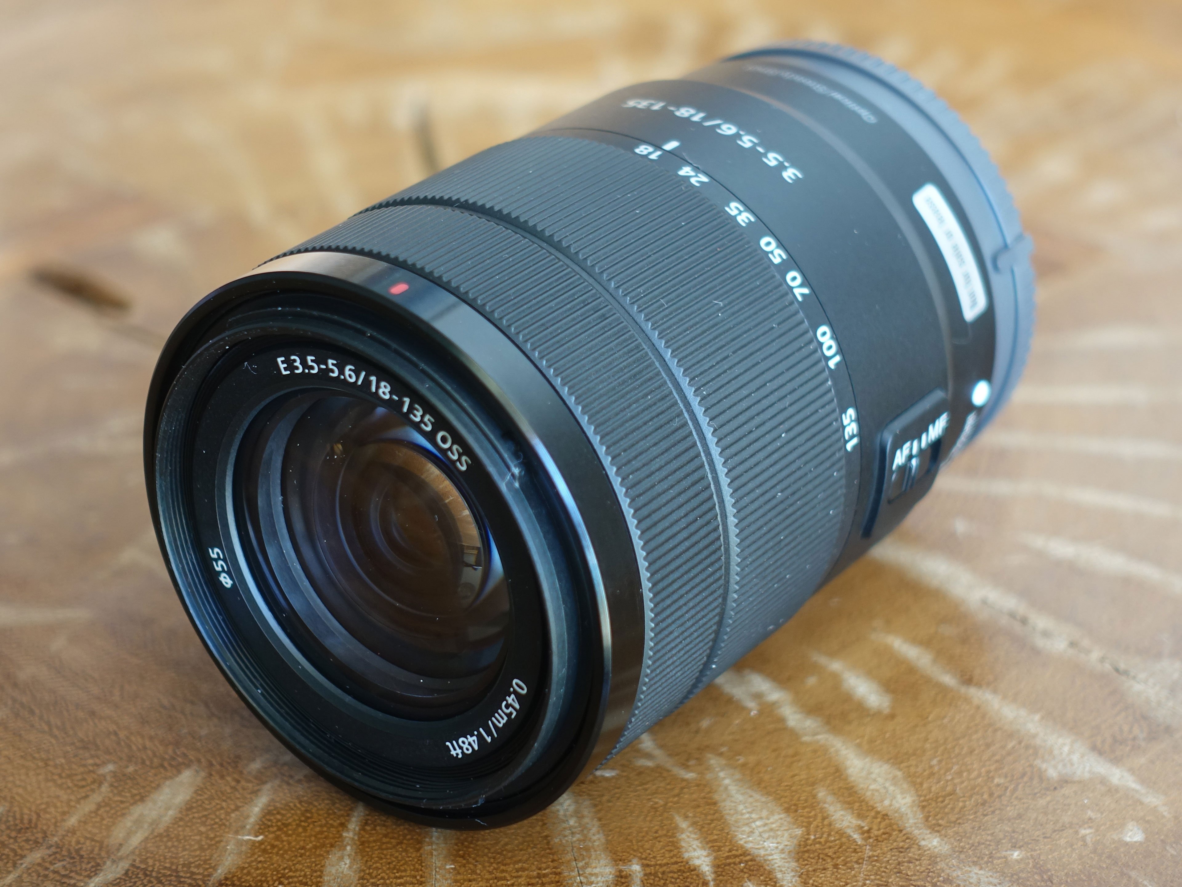 Sony E 18-135mm f/3.5-5.6 OSS
