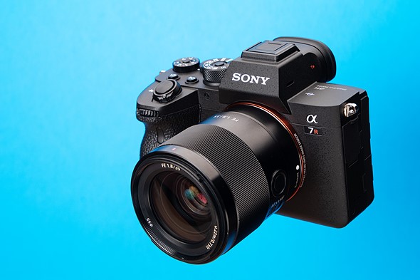 بررسی Sony a7R IV