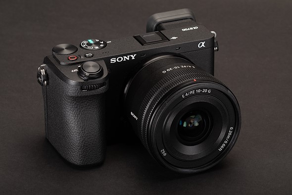 بررسی Sony a6700