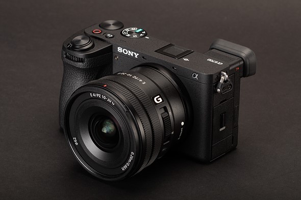 ارگونومی و کاربری (Handling) در Sony a6700
