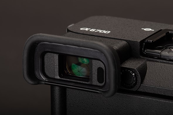 منظره‌یاب و صفحه‌نمایش در Sony a6700