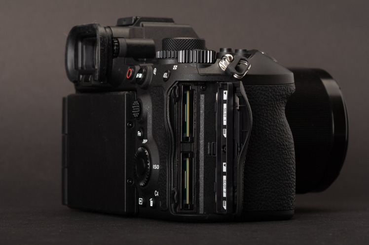 نقد و بررسی مشخصات دوربین سونی Sony A7C R | نمایندگی دوربین سونی 