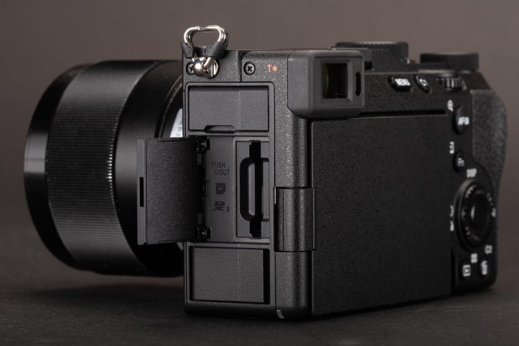 نقد و بررسی و مشخصات دوربین سونی Sony A7C II | نمایندگی رسمی دوربین سونی 